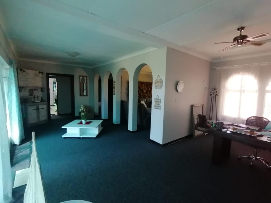To Let 5 Bedroom Property for Rent in Generaal De Wet Free State